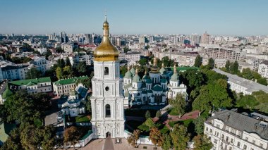 Kyiv, Ukrayna - Eylül 2022. Aziz Sophia Katedrali. Kyivan Rusçasının mimari abidesi. Sophia Meydanı Kiev 'in en eski ve merkezi meydanlarından biri..