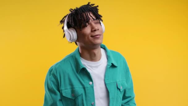 Positive African American Man Listening Music Enjoying Dance Headphones Yellow — Stock Video