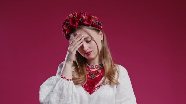 Aggódó Ukrán Nem Elfelejtette Sokkolt Lány Érzés Bánat Megbánás Dráma — Stock videók