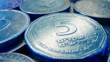 Makro bakış farklı dünya para birimlerini gösterir. Finans, para, sent, bahşiş konsepti. Yüksek kalite 4k görüntü