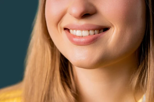 Bocca Affascinante Donna Bionda Sorridente Denti Sani Perfetti Labbra Sorriso — Foto Stock