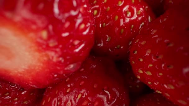 红色成熟草莓背景 天然多汁浆果 宏观画面 美味的素食甜点 维生素 健康的饮食理念 高质量的4K镜头 — 图库视频影像