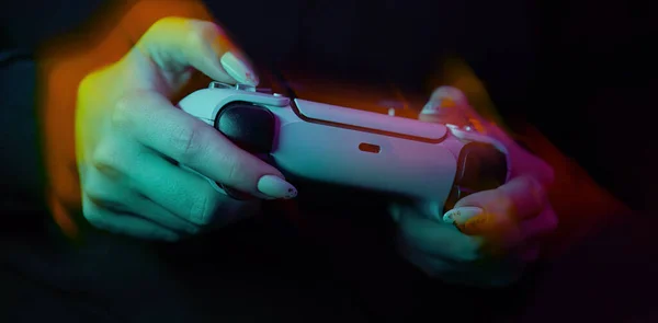 Gamer Handen Spelen Online Video Game Console Met Joystick Neon Stockafbeelding