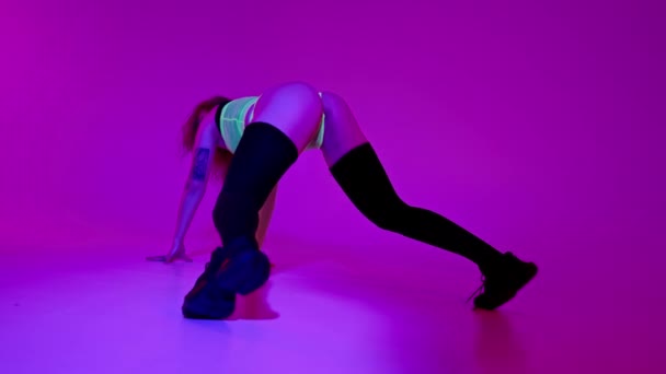 Mujer Sexy Bailando Danza Moderna Twerk Chica Temblando Twerking Sus — Vídeo de stock