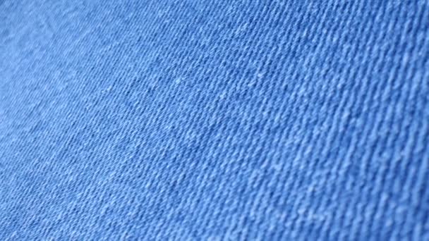 Macro Tiro Tela Mezclilla Azul Costura Fábrica Profesional Pantalones Vaqueros — Vídeo de stock