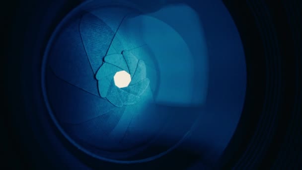 Regulacja Przysłony Obiektywie Kamery Blisko Widoku Ostrza Iris Otwierają Się — Wideo stockowe