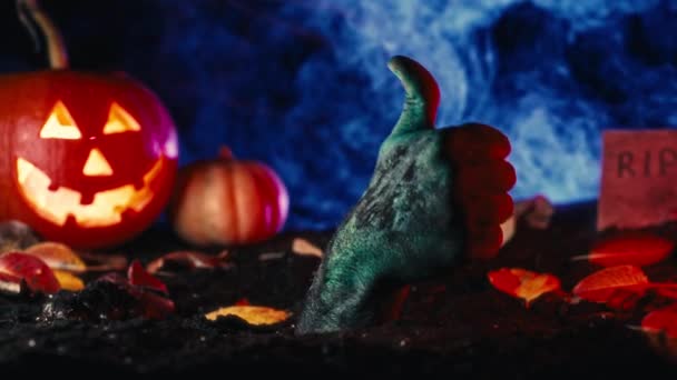 Szörnyű Zombi Kéz Hüvelykujj Jel Mint Gesztus Sírból Halloween Koncepció — Stock videók