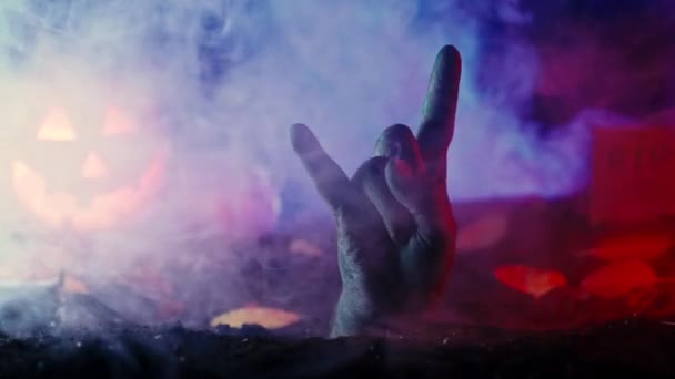 Zombie手与岩石手指 摇滚手势 庞克手势 万圣节派对冷得发抖 高质量的4K镜头 — 图库视频影像