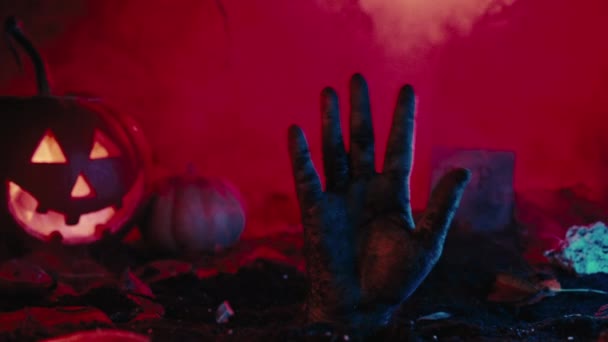 Zombi Kéz Felemelkedik Hátborzongató Feltámadási Jelenet Tökéletes Felvétel Ijesztő Halloween — Stock videók
