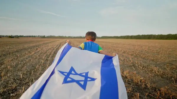 Menino Bonito Judeu Israelense Feliz Correndo Com Bandeira Nacional Israel Imagens Royalty-Free