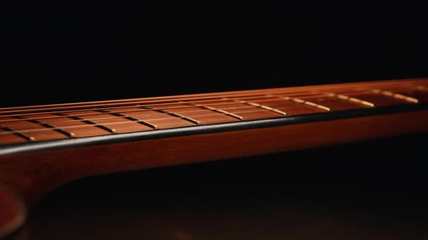 Slider Macro String Pada Redwood Akustik Gitar Fretboard Musik Klasik — Stok Video
