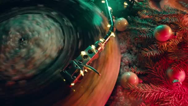 Classic Vinyl Record Playing Snow Christmas Decorations Spirit Celebration Cozy — Stock Video