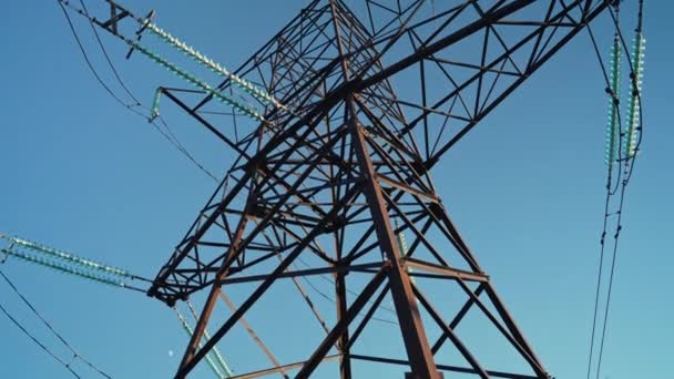 Ηλεκτρικοί Πύργοι Τάσης Γραμμές Μεταφοράς Ρεύματος Πυλώνες Ηλεκτρικής Ενέργειας Στο — Αρχείο Βίντεο