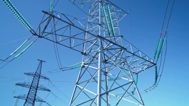 Hochspannungsumspannwerk Weltweite Stromkrise Strommasten Aus Stahl Grüne Energie Nachhaltigkeit Erneuerbares — Stockvideo
