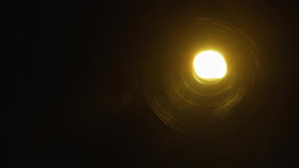 Теплое Свечение Луча Проектора Ностальгический Шарм Классического Кино Ретро Кинематограф — стоковое видео