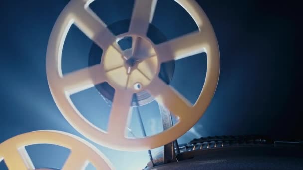 Rétro Vieux Projecteur 8Mm Jouant Film Maison Cinéma Authentique Ambiance — Video