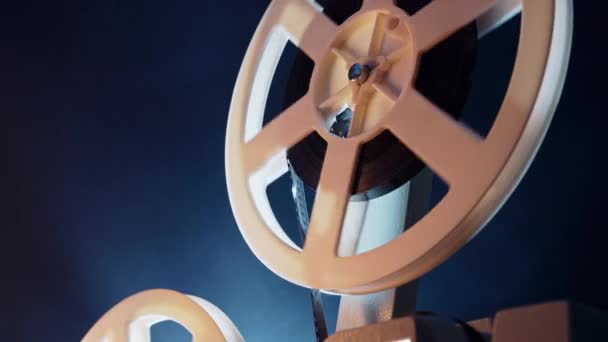 Rotación Carretes Película Blanca Antiguo Proyector Película Jugando Cinta Bobina — Vídeos de Stock