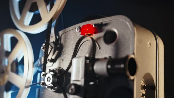 Vintage 8Mm Film Projector Rotating Reels Nostalgic Charm Classic Cinema — Stock Video