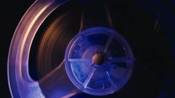 Retro Ouderwetse 8Mm Projector Die Thuis Filmt Authentieke Vintage Bioscoop — Stockvideo