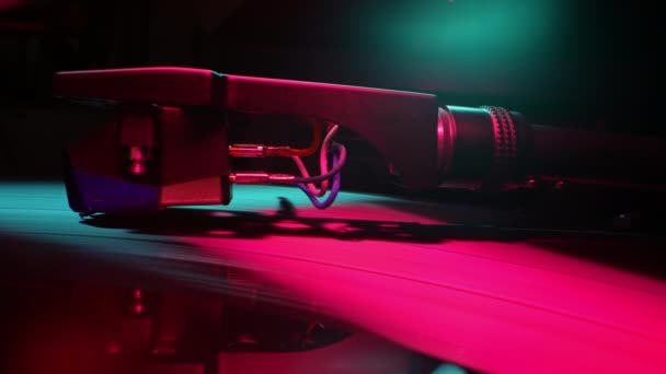 Colored Neon Vinyl Record Playing Fusion Retro Vibes Vibrant Modernity — Stock Video