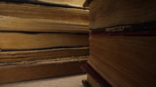 Stare Książki Antykwariacie Lub Opuszczonej Bibliotece Nagranie Makro Księgarnia Stylu — Wideo stockowe