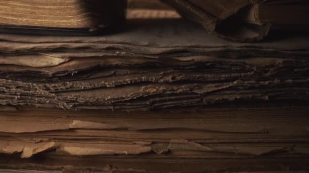 Vista Macro Libros Medievales Salvados Con Escritos Antiguos Literatura Religiosa — Vídeo de stock
