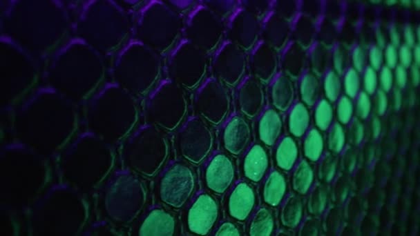 Abstrakt Bakgrund Celler Cirklar Glödande Med Grön Violett Neon Ljus — Stockvideo