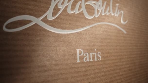 Fevereiro 2024 Paris França Logotipo Etiqueta Christian Louboutin Sapatos Saltos — Vídeo de Stock