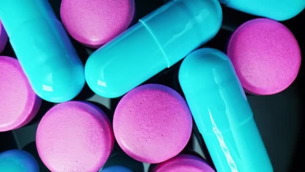 Wielokolorowe Tabletki Kapsułki Środek Przeciwbólowy Chemia Leki Przeciwdepresyjne Przeciwhistaminowe Antybiotyki — Wideo stockowe