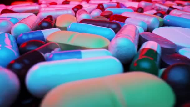 Vista Deslizante Macro Píldoras Cápsulas Colores Medicamento Farmacéutico Para Salud — Vídeos de Stock
