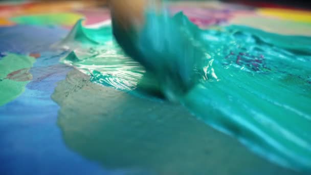 Pintor Mezclando Pinturas Paleta Pintura Óleo Colorida Emocional Macro Artistas — Vídeo de stock