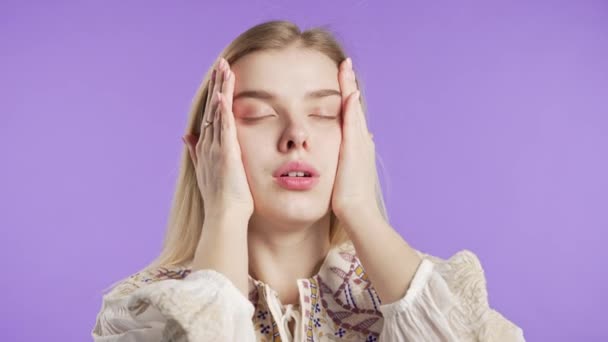 Portrait Beautiful Adolescent Girl Suffering Having Headache Violet Studio Portrait — Stock Video