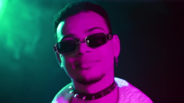 Freaky Clubber Man Sunglasses Smiling Stylish Guy Portrait Neon Light — Vídeos de Stock