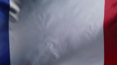 Fransız ulusal bayrağı arka planda sallanıyor. Kutlama bayrağı, tatiller, Fransa, yeniden birleşme özgürlüğü günü. Yüksek kalite 4k görüntü