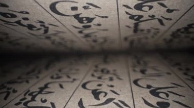 Müslüman Kutsal Kitabı 'nın eski el yazması el yazısı. Kutsal Arap bilgi mirasını araştırıyorum. Makrodaki saygı duyulan metinler. Al Kur 'an sayfaları, dini kitaplar. Yüksek kalite 4k görüntü