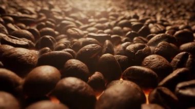 Makro Aromatik Kavrulmuş Kahve Fasulyesi. Doğal desenli yüzey. Zengin aroma, kafein konsepti. Sabah enerjisi. Taze organik tohumlar. Brezilya ya da Kosta Rika Arabika hasadı. Yüksek kalite 4k