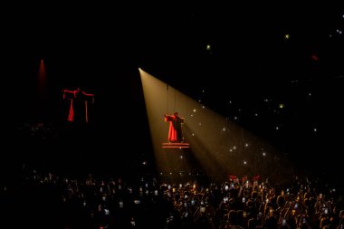 Prag, Çek Cumhuriyeti - 28 Mayıs 2025. Pop, model, şarkı yazarı, aktris, süper star Dua Lipa, Radikal İyimserlik Dünya Turu sırasında sahnede sahne alıyor. Yüksek kalite fotoğraf