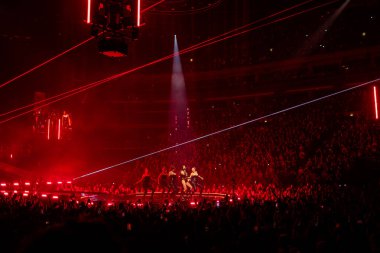 Prag, Çek Cumhuriyeti - 28 Mayıs 2025. Pop, model, şarkı yazarı, aktris, süper star Dua Lipa, Radikal İyimserlik Dünya Turu sırasında sahnede sahne alıyor. Yüksek kalite fotoğraf