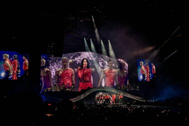 Prag, Çek Cumhuriyeti - 28 Mayıs 2025. Pop, model, şarkı yazarı, aktris, süper star Dua Lipa, Radikal İyimserlik Dünya Turu sırasında sahnede sahne alıyor. Yüksek kalite fotoğraf