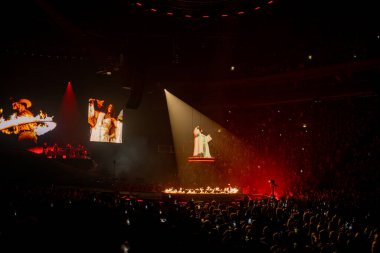 Prag, Çek Cumhuriyeti - 28 Mayıs 2025. Pop, model, şarkı yazarı, aktris, süper star Dua Lipa, Radikal İyimserlik Dünya Turu sırasında sahnede sahne alıyor. Yüksek kalite fotoğraf