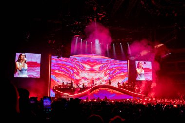 Prag, Çek Cumhuriyeti - 28 Mayıs 2025. Pop, model, şarkı yazarı, aktris, süper star Dua Lipa, Radikal İyimserlik Dünya Turu sırasında sahnede sahne alıyor. Yüksek kalite fotoğraf