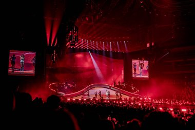 Prag, Çek Cumhuriyeti - 28 Mayıs 2025. Pop, model, şarkı yazarı, aktris, süper star Dua Lipa, Radikal İyimserlik Dünya Turu sırasında sahnede sahne alıyor. Yüksek kalite fotoğraf