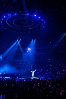 Prag, Çek Cumhuriyeti - 28 Mayıs 2025. Pop, model, şarkı yazarı, aktris, süper star Dua Lipa, Radikal İyimserlik Dünya Turu sırasında sahnede sahne alıyor. Yüksek kalite fotoğraf