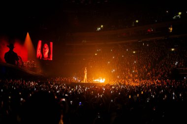 Prag, Çek Cumhuriyeti - 28 Mayıs 2025. Pop, model, şarkı yazarı, aktris, süper star Dua Lipa, Radikal İyimserlik Dünya Turu sırasında sahnede sahne alıyor. Yüksek kalite fotoğraf