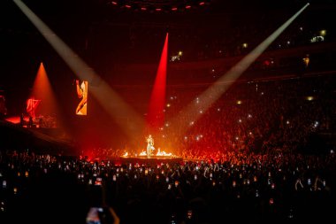 Prag, Çek Cumhuriyeti - 28 Mayıs 2025. Pop, model, şarkı yazarı, aktris, süper star Dua Lipa, Radikal İyimserlik Dünya Turu sırasında sahnede sahne alıyor. Yüksek kalite fotoğraf