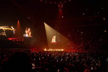 Prag, Çek Cumhuriyeti - 28 Mayıs 2025. Pop, model, şarkı yazarı, aktris, süper star Dua Lipa, Radikal İyimserlik Dünya Turu sırasında sahnede sahne alıyor. Yüksek kalite fotoğraf