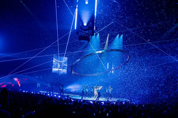 Prag, Çek Cumhuriyeti - 28 Mayıs 2025. Pop, model, şarkı yazarı, aktris, süper star Dua Lipa, Radikal İyimserlik Dünya Turu sırasında sahnede sahne alıyor. Yüksek kalite fotoğraf