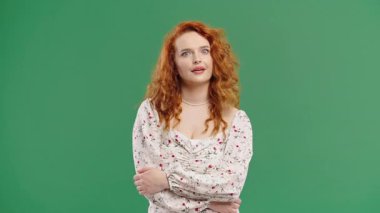 Sıkılmış Üzgün Auburn Kadın İç Çekişi, Yuvarlanan Gözler Yeşile. Gücenmiş Bayan, hadi ama.
