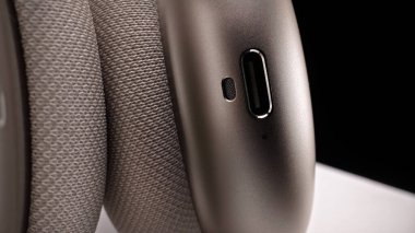 Orijinal New Apple AirPods MAX 2 kablosuz kulaklık yıldız ışığı renginde. Aktif Gürültü İptal Teknolojisi, Uyarlamalı EQ, Şeffaflık modu h1 çipleri ve Siri. Yüksek kalite 