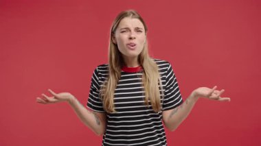 Hüsrana uğramış model, öfkesini ve şaşkınlığını cesur el hareketiyle ifade eder, duygusal tepki verir. Çatışma, yanlış anlama, tepki, iğneleme, yoğun diyalog sahneleri